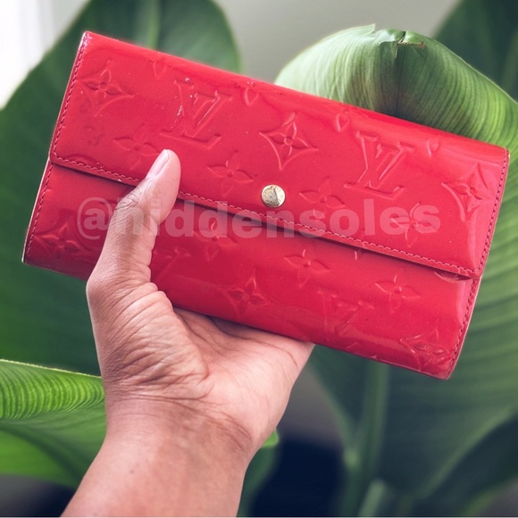 Vernis Louis Vuitton Wallet - Picture 1 of 12